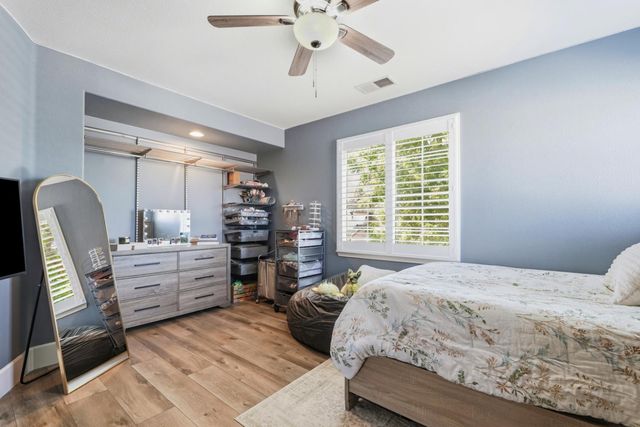 9728 Country Falls Ln, Elk Grove, CA 95757