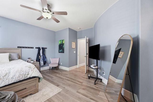 9728 Country Falls Ln, Elk Grove, CA 95757