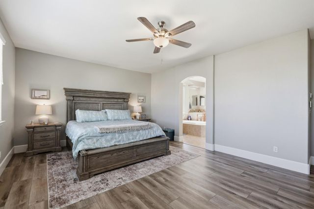 9728 Country Falls Ln, Elk Grove, CA 95757