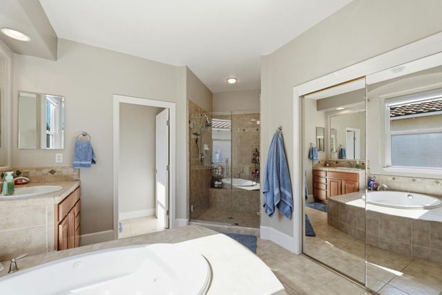 9728 Country Falls Ln, Elk Grove, CA 95757