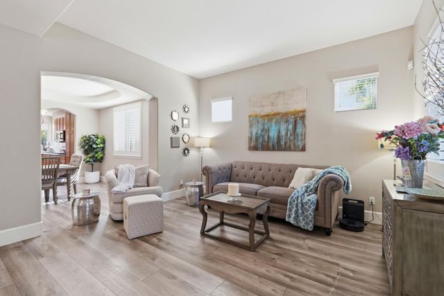 9728 Country Falls Ln, Elk Grove, CA 95757