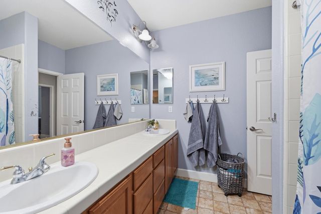 9728 Country Falls Ln, Elk Grove, CA 95757