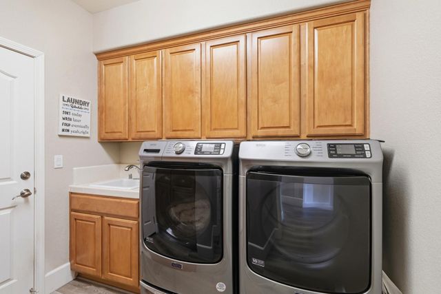 9728 Country Falls Ln, Elk Grove, CA 95757