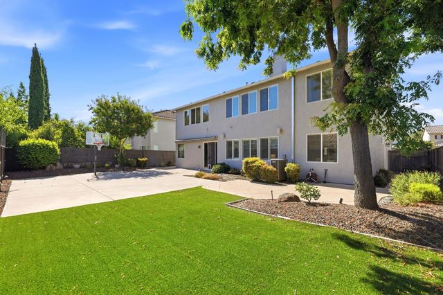 9728 Country Falls Ln, Elk Grove, CA 95757