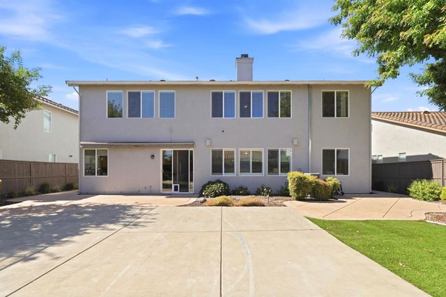 9728 Country Falls Ln, Elk Grove, CA 95757