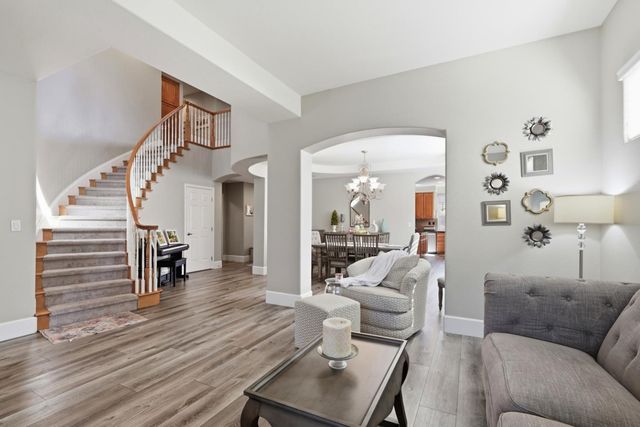 9728 Country Falls Ln, Elk Grove, CA 95757