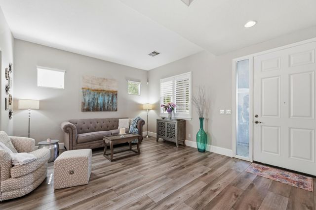 9728 Country Falls Ln, Elk Grove, CA 95757