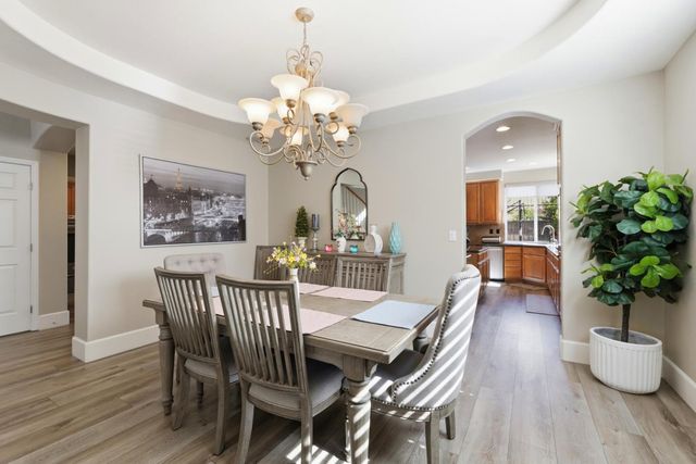 9728 Country Falls Ln, Elk Grove, CA 95757