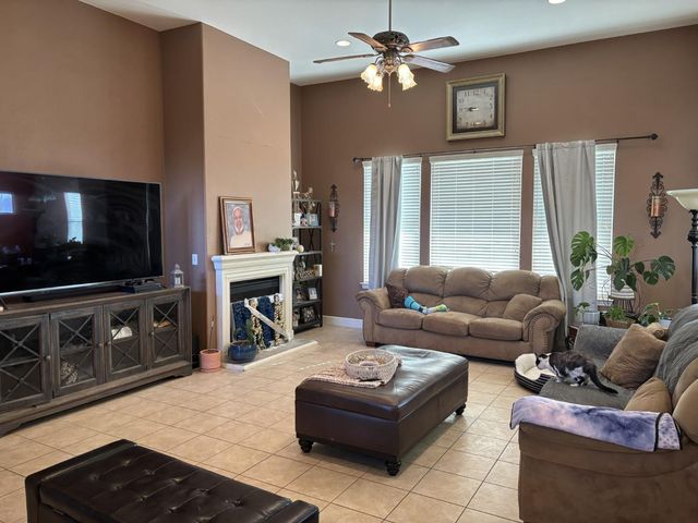 7163 W Oswego Avenue, Fresno, CA 93723