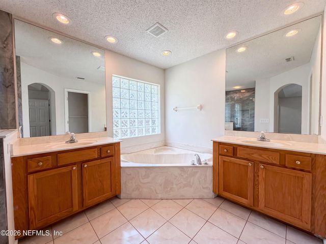 8436 STAPLEHURST Drive W, Jacksonville, FL 32244
