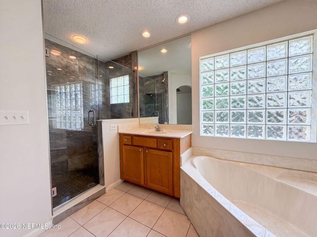 8436 STAPLEHURST Drive W, Jacksonville, FL 32244