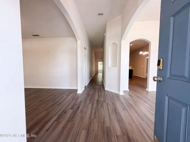 8436 STAPLEHURST Drive W, Jacksonville, FL 32244
