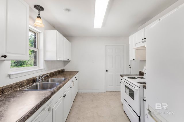 19516 County Road 48, Robertsdale, AL 36567