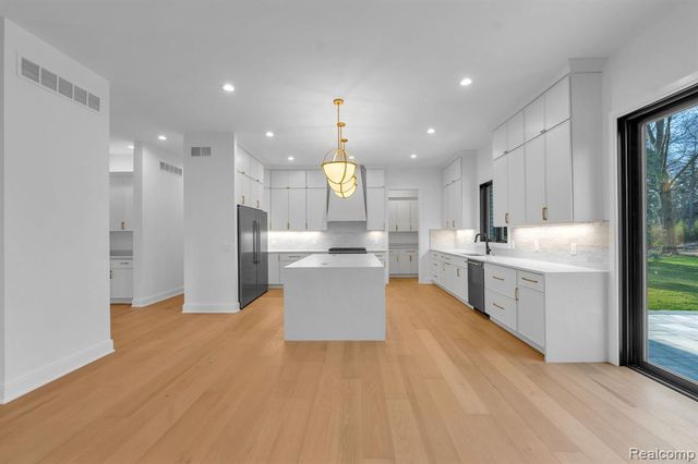 4546 Niagara Lane, Bloomfield Hills, MI 48301