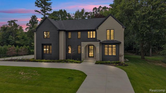4546 Niagara Lane, Bloomfield Hills, MI 48301