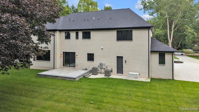 4546 Niagara Lane, Bloomfield Hills, MI 48301
