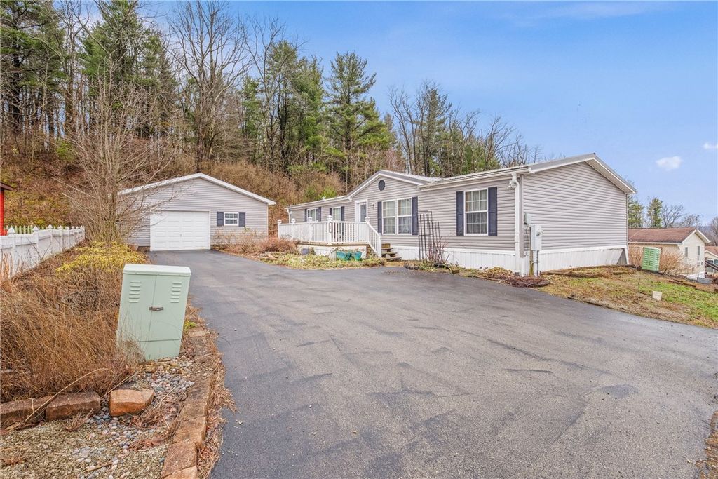 64 High View Dr, Donegal, PA 15628