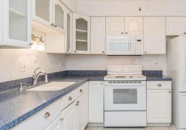 709 79th Street 401, Darien, IL 60561