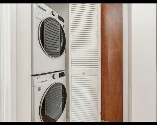 709 79th Street 401, Darien, IL 60561