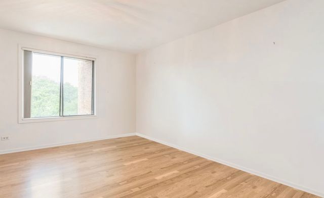 709 79th Street 401, Darien, IL 60561