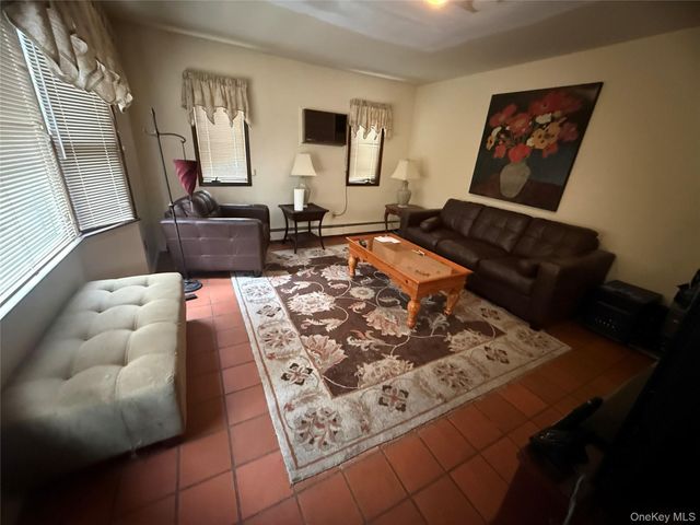 31 Prince Street, New Hyde Park, NY 11040