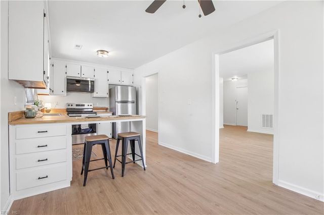 38 Rendon DR, Hampton, VA 23666