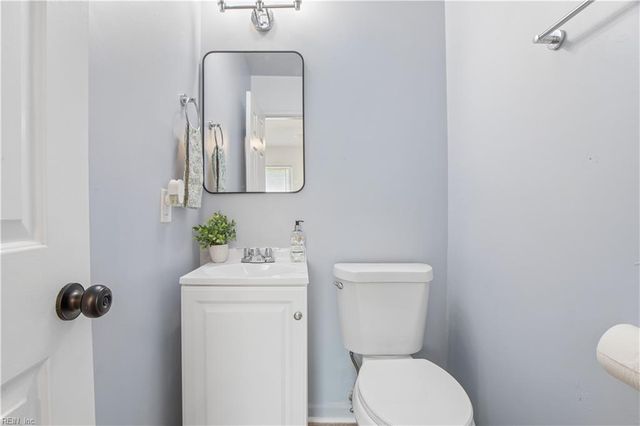 38 Rendon DR, Hampton, VA 23666