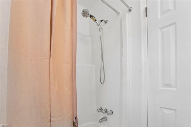 38 Rendon DR, Hampton, VA 23666