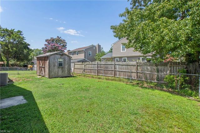 38 Rendon DR, Hampton, VA 23666
