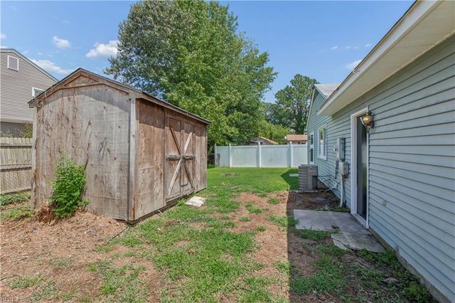 38 Rendon DR, Hampton, VA 23666