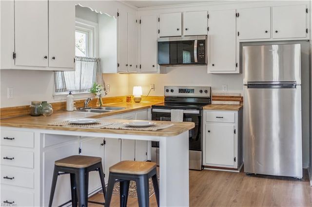 38 Rendon DR, Hampton, VA 23666