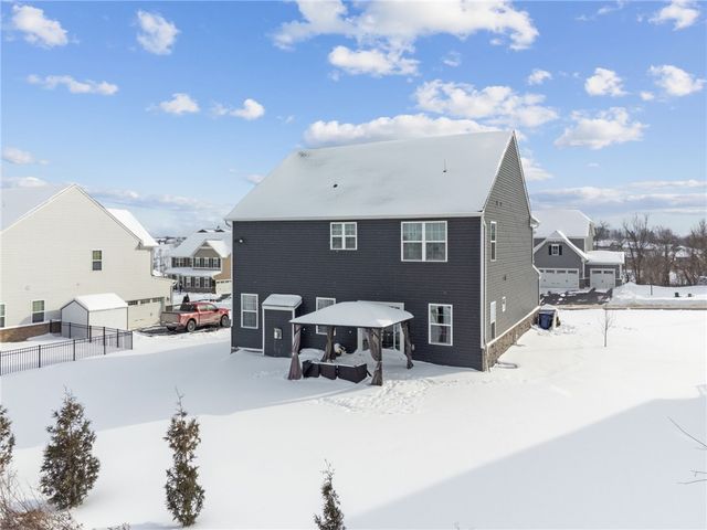 1065 Wedgewood Dr, Penn Twp, PA 15644