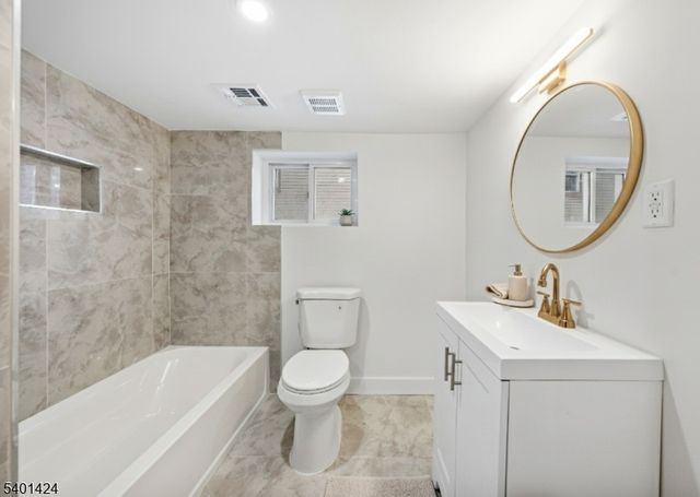 189 N Oraton Pkwy, East Orange City, NJ 07017