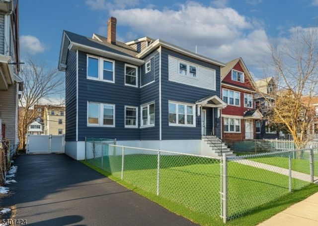 189 N Oraton Pkwy, East Orange City, NJ 07017