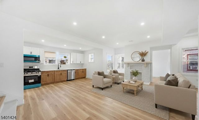 189 N Oraton Pkwy, East Orange City, NJ 07017