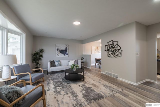 11413 S Circle, Omaha, NE 68137