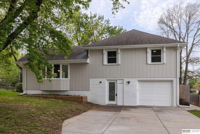 11413 S Circle, Omaha, NE 68137