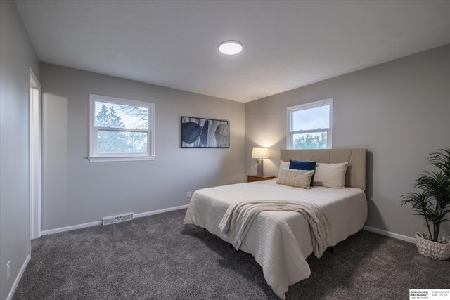 11413 S Circle, Omaha, NE 68137