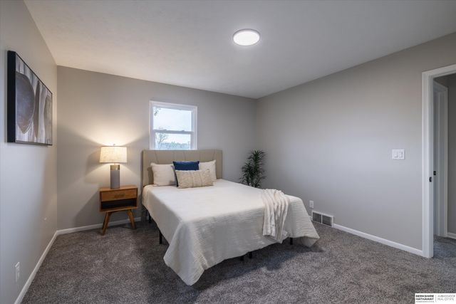11413 S Circle, Omaha, NE 68137