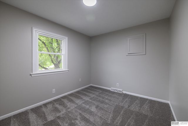 11413 S Circle, Omaha, NE 68137