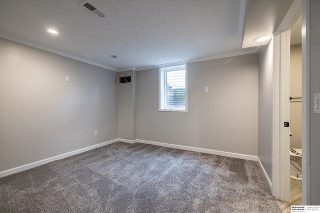 11413 S Circle, Omaha, NE 68137