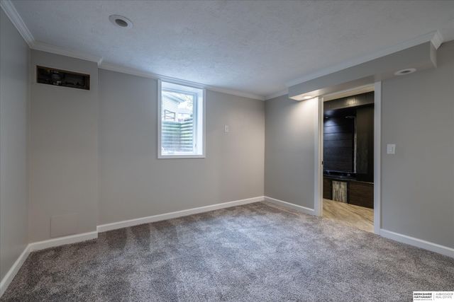 11413 S Circle, Omaha, NE 68137