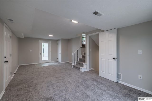 11413 S Circle, Omaha, NE 68137