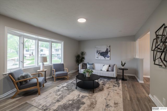 11413 S Circle, Omaha, NE 68137