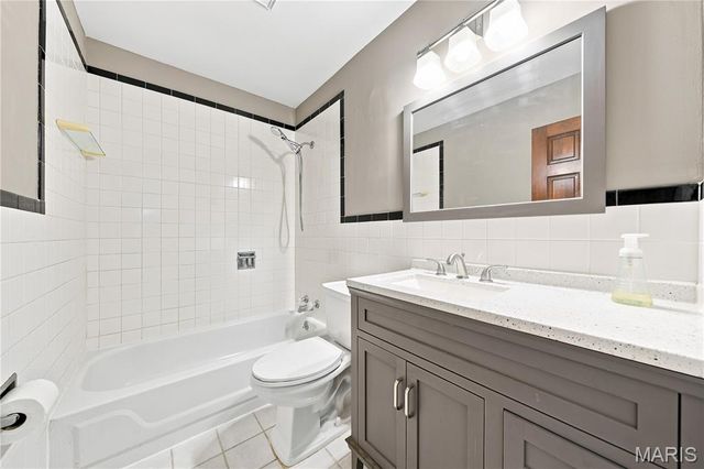 80 La Venta Drive, Florissant, MO 63031