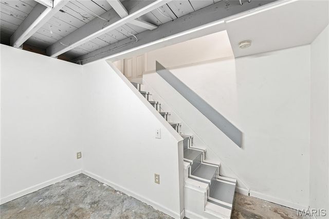 80 La Venta Drive, Florissant, MO 63031