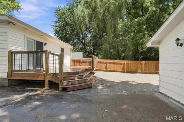 80 La Venta Drive, Florissant, MO 63031