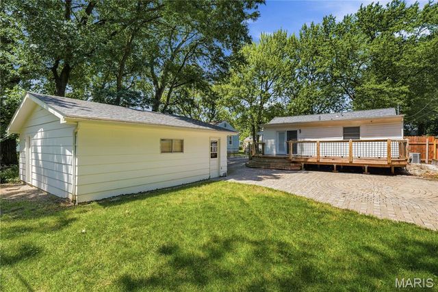80 La Venta Drive, Florissant, MO 63031
