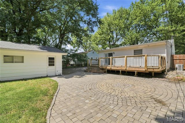 80 La Venta Drive, Florissant, MO 63031
