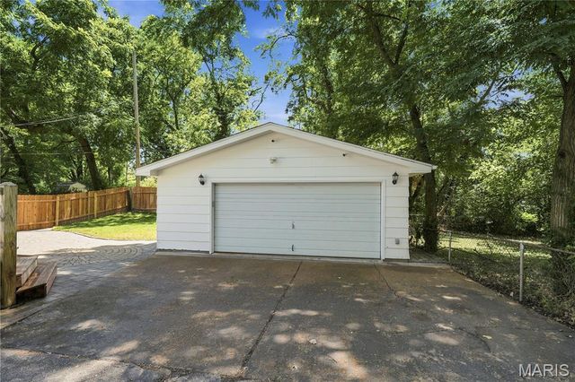 80 La Venta Drive, Florissant, MO 63031